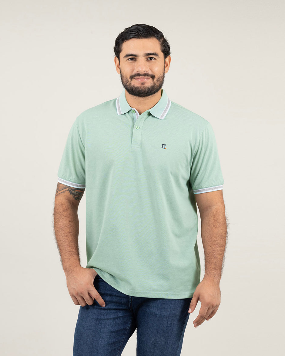 Hombres con camisa polo sale